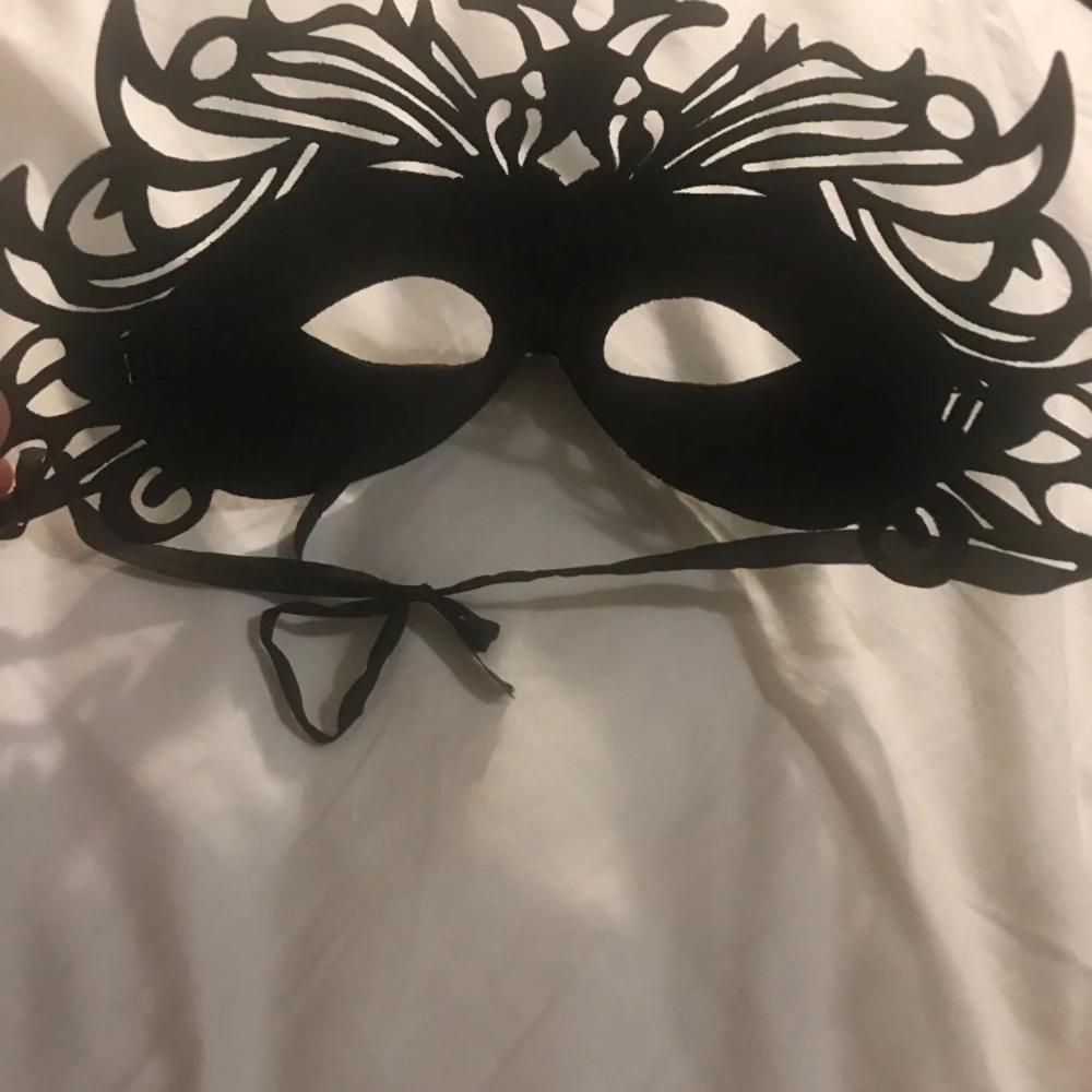 Mask - Picture 2 of 2